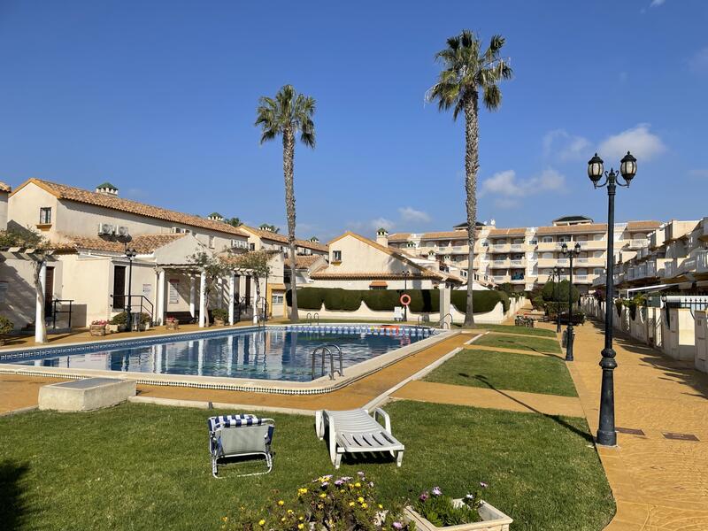 Stadthaus zu verkaufen in Cabo Roig, Alicante