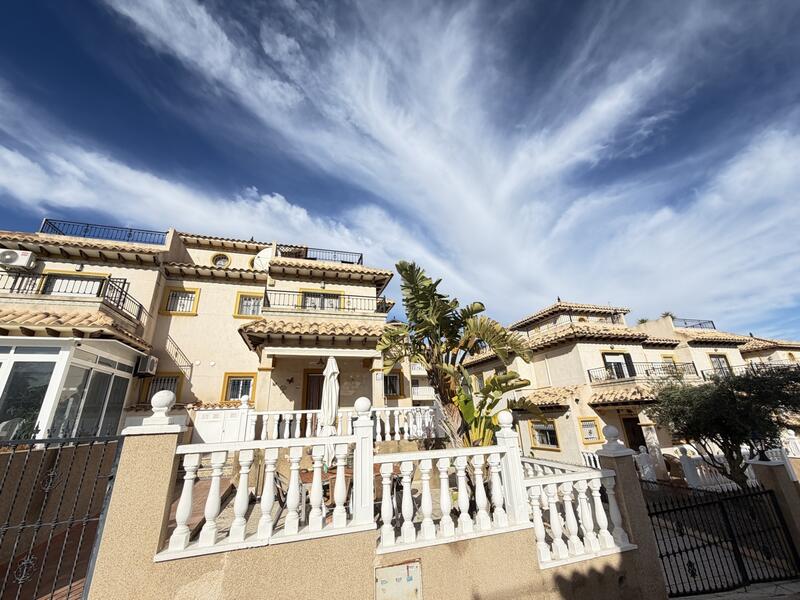 Townhouse for sale in Villamartin, Alicante