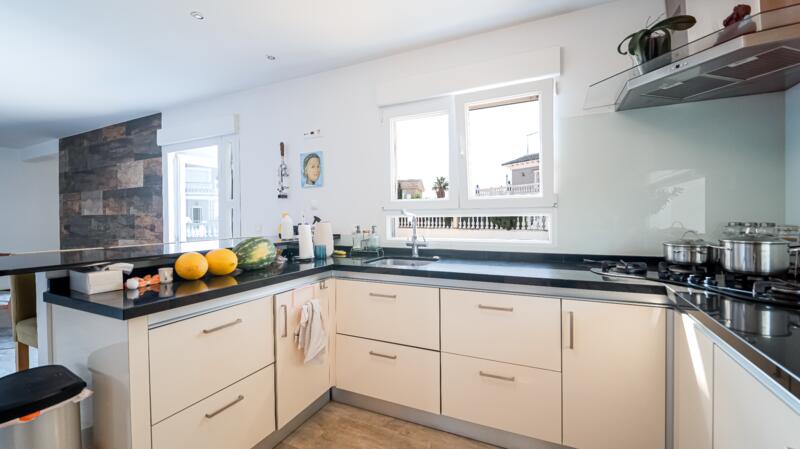 4 спальная комната вилла продается