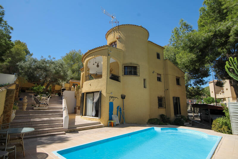 Villa for sale in Villamartin, Alicante