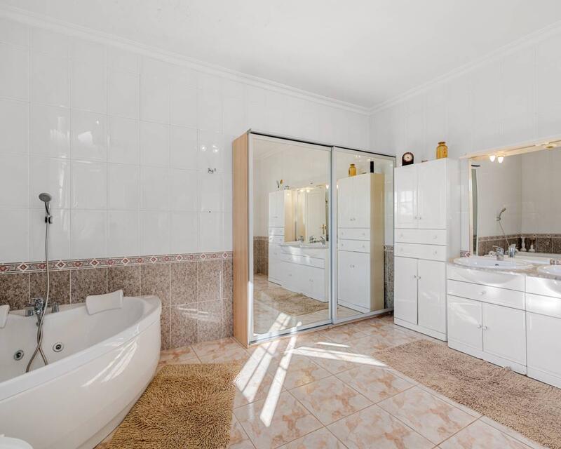 10 bedroom Country House for sale