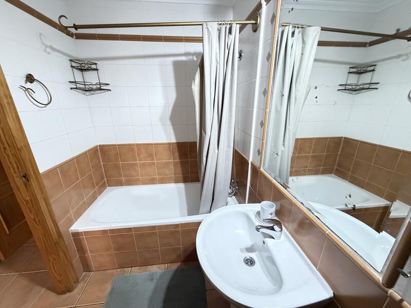 2 slaapkamer Gezinswoning Te koop