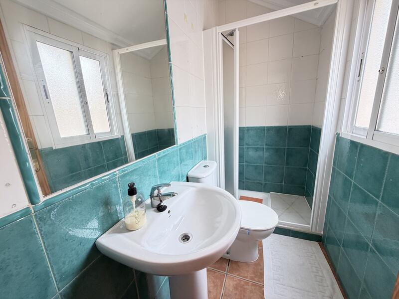 2 slaapkamer Gezinswoning Te koop