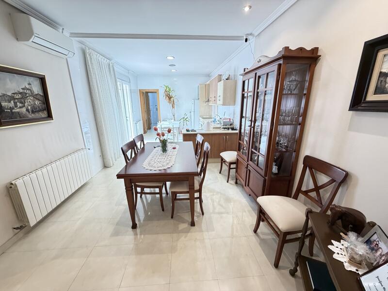 2 bedroom Townhouse for sale