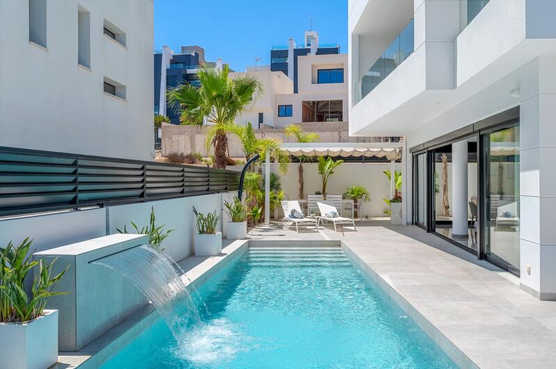 4 slaapkamer Villa Te koop 4 slaapkamer Villa Te koop