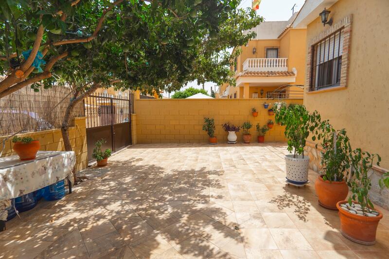 3 bedroom Townhouse for sale