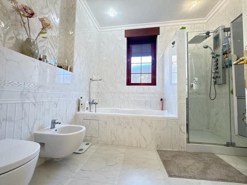 4 Cuarto Villa en venta