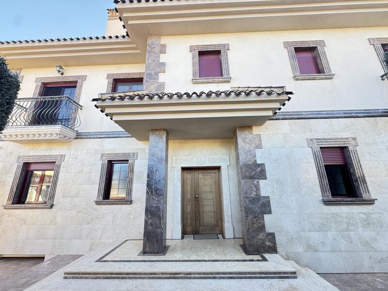 4 Cuarto Villa en venta