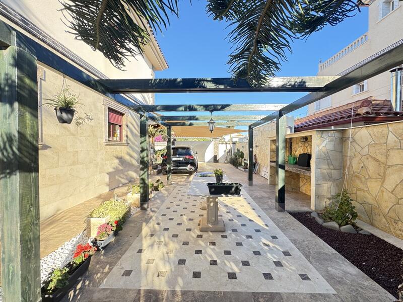 4 Cuarto Villa en venta