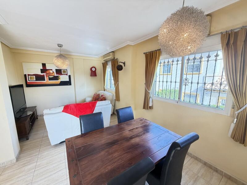 2 bedroom Townhouse for sale