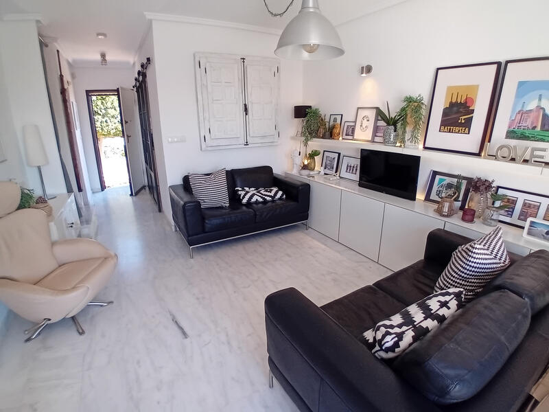 2 bedroom Townhouse for sale