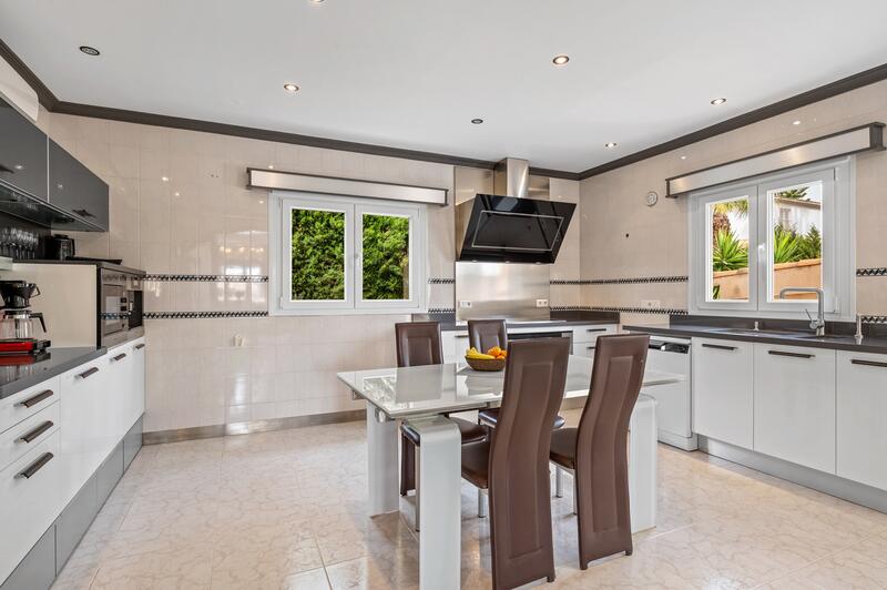 4 slaapkamer Villa Te koop 4 slaapkamer Villa Te koop