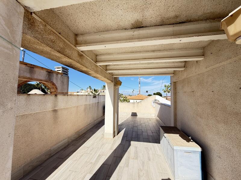 2 bedroom Townhouse for sale