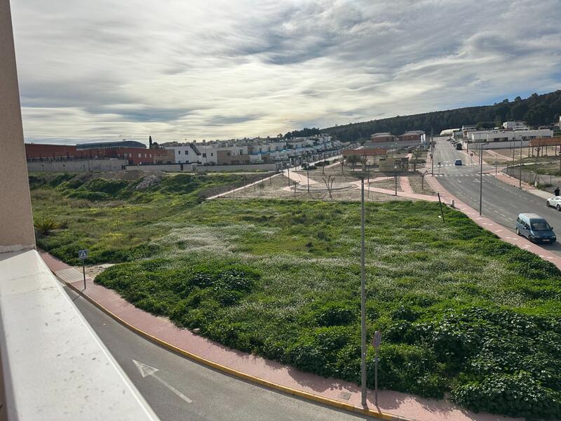 3 спальная комната городская тюрьма продается