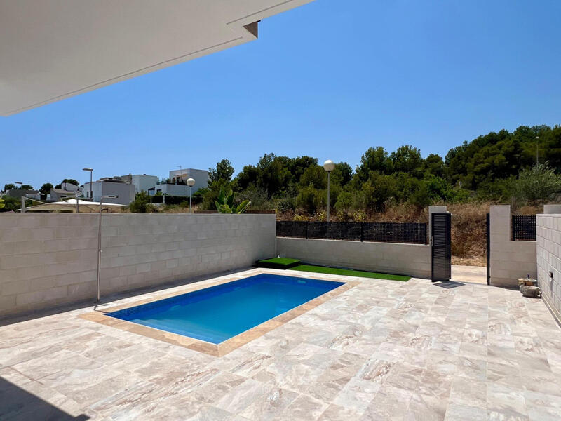Villa en venta en Polop, Alicante