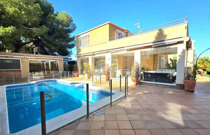 Villa à vendre dans Campoamor, Alicante