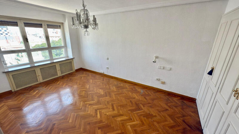 6 chambre Appartement à vendre