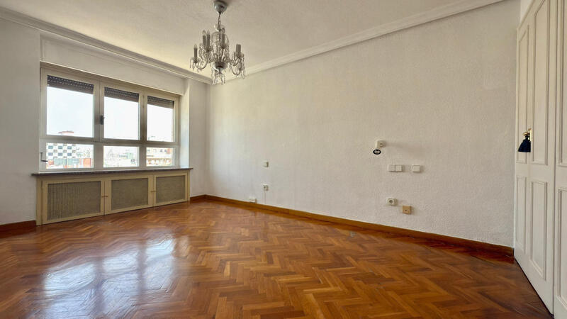 6 chambre Appartement à vendre