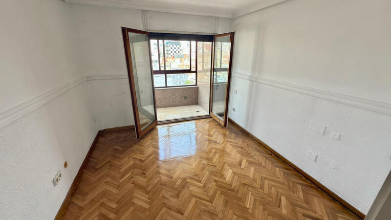 6 chambre Appartement à vendre