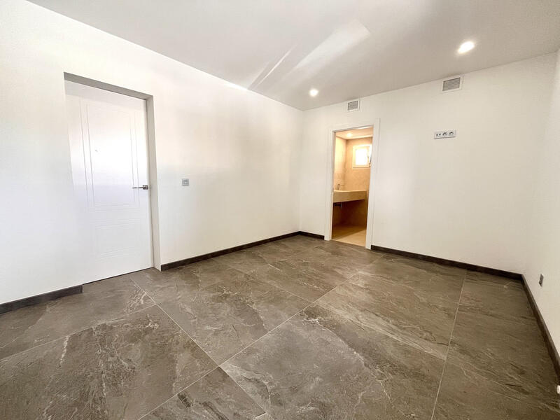 6 Cuarto Villa en venta