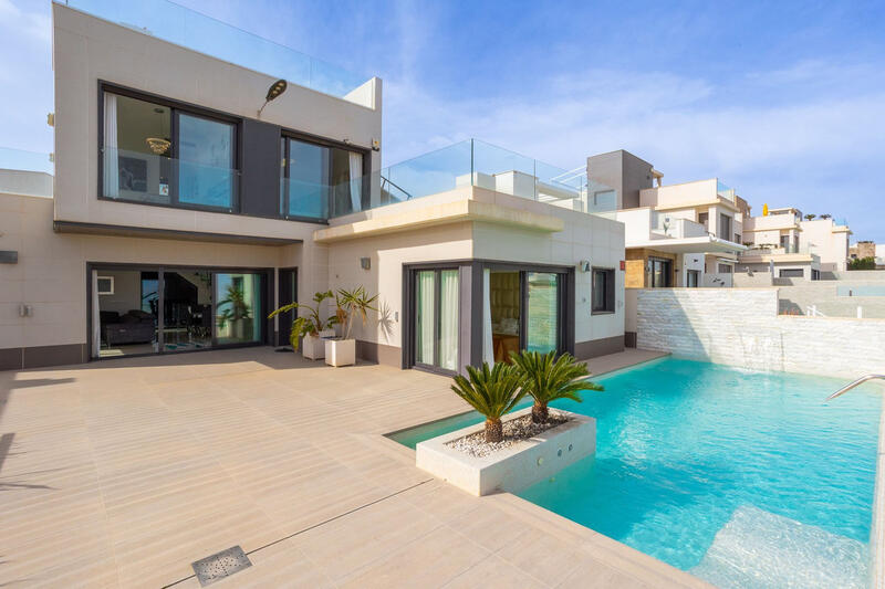Villa en venta en San Miguel de Salinas, Alicante