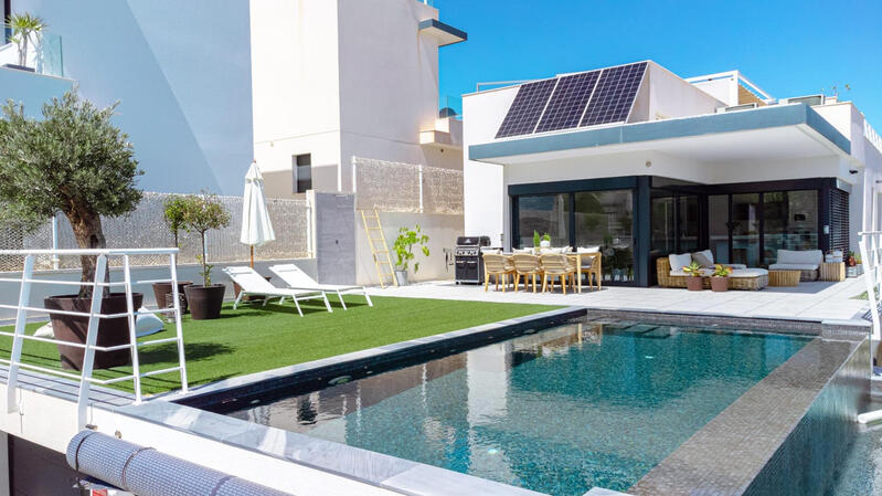 Villa en venta en San Miguel de Salinas, Alicante