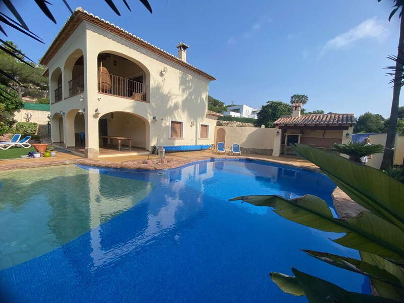 Villa en venta en Teulada, Alicante