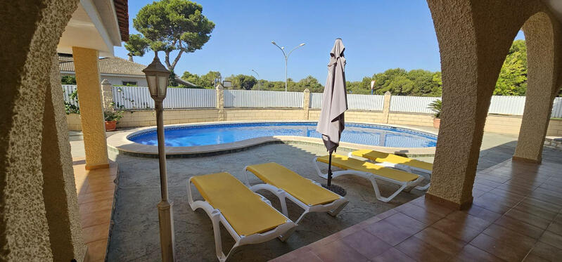 Villa à vendre dans Campoamor, Alicante