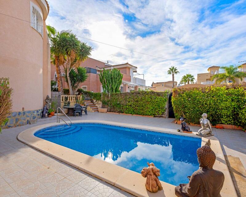 2 Cuarto Villa en venta