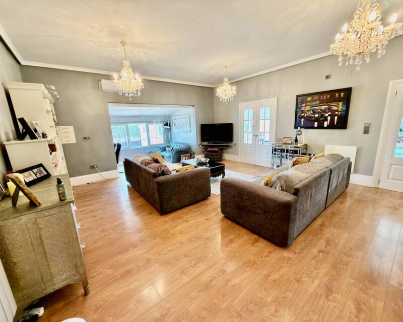 6 bedroom Villa for sale