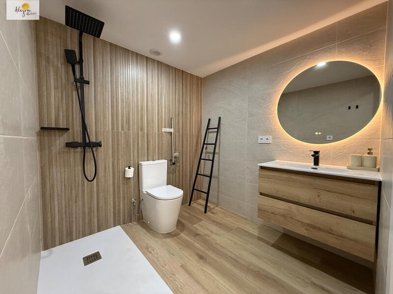 5 bedroom Apartment for sale