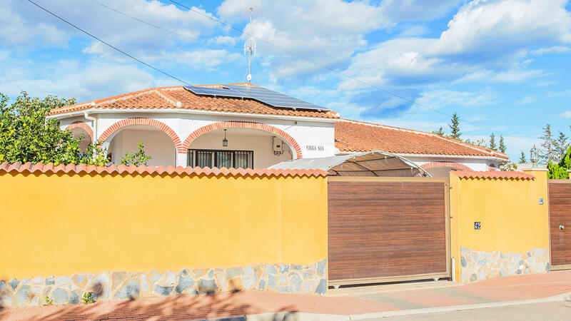 Villa til salgs i Los Balcones, Alicante
