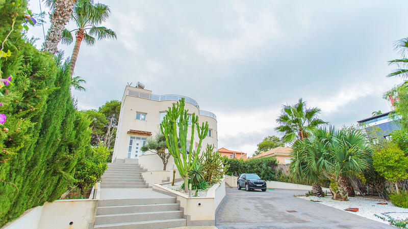 6 bedroom Villa for sale