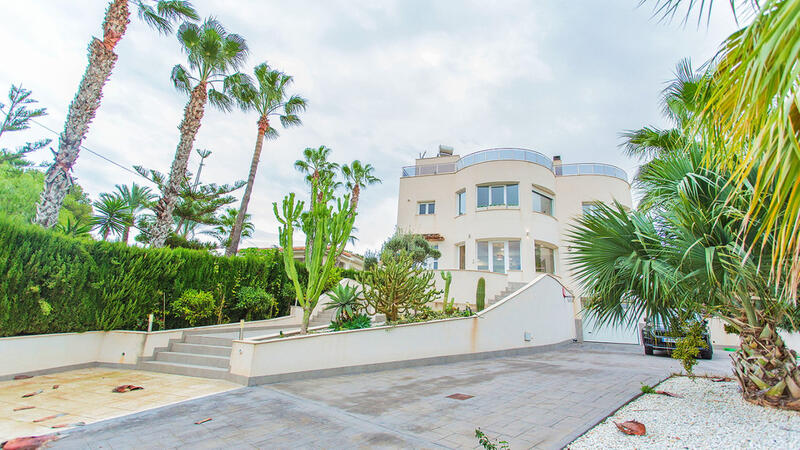 6 bedroom Villa for sale