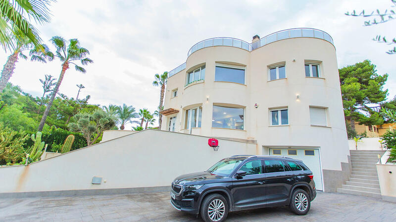 6 bedroom Villa for sale