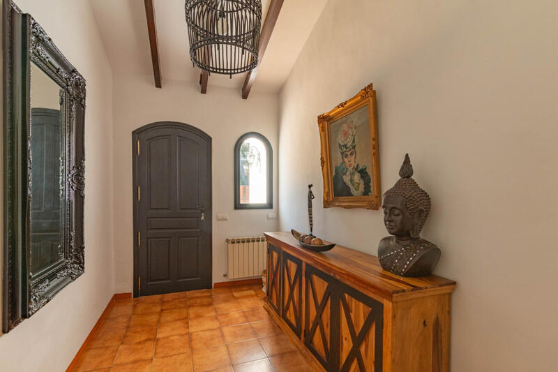 6 bedroom Villa for sale