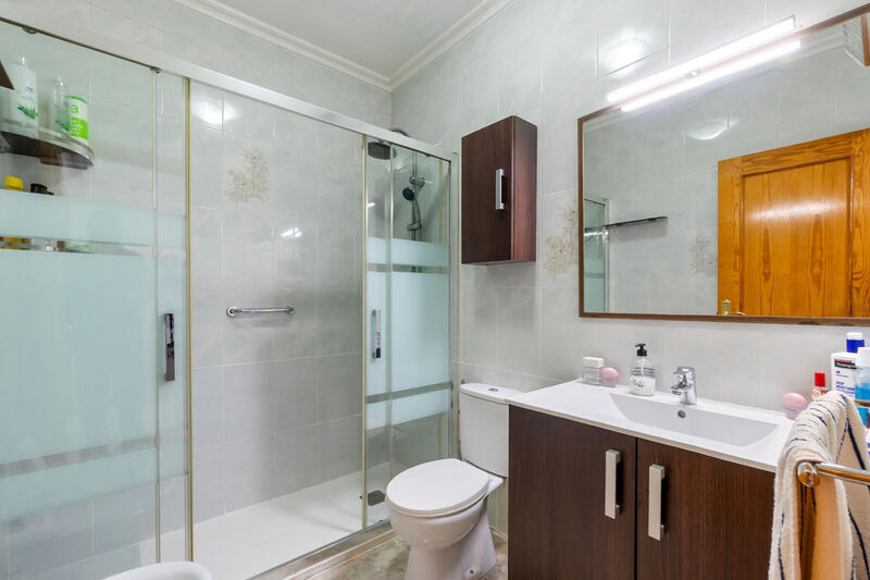 2 Cuarto Adosado en venta