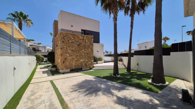 4 Cuarto Villa en venta