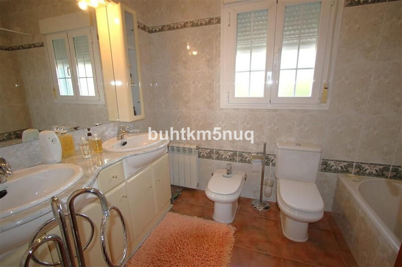 5 bedroom Villa for sale