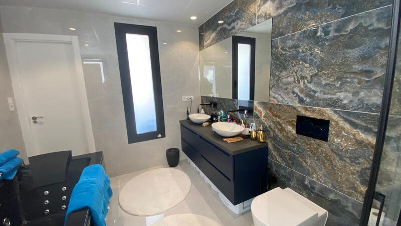 4 Cuarto Villa en venta