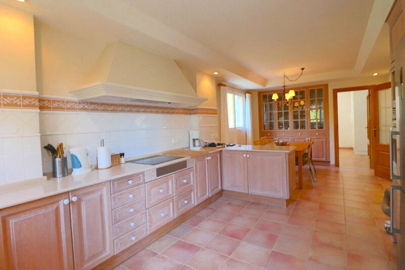 4 спальная комната вилла продается