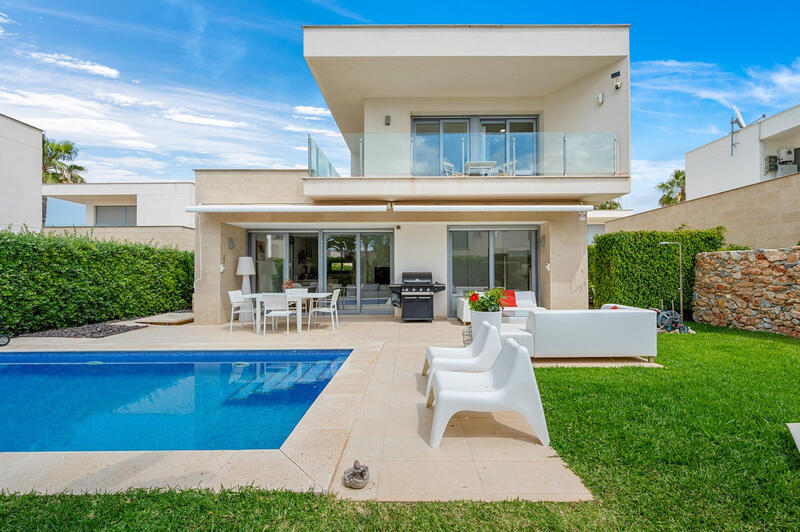 Villa for sale in Vistabella Golf, Alicante