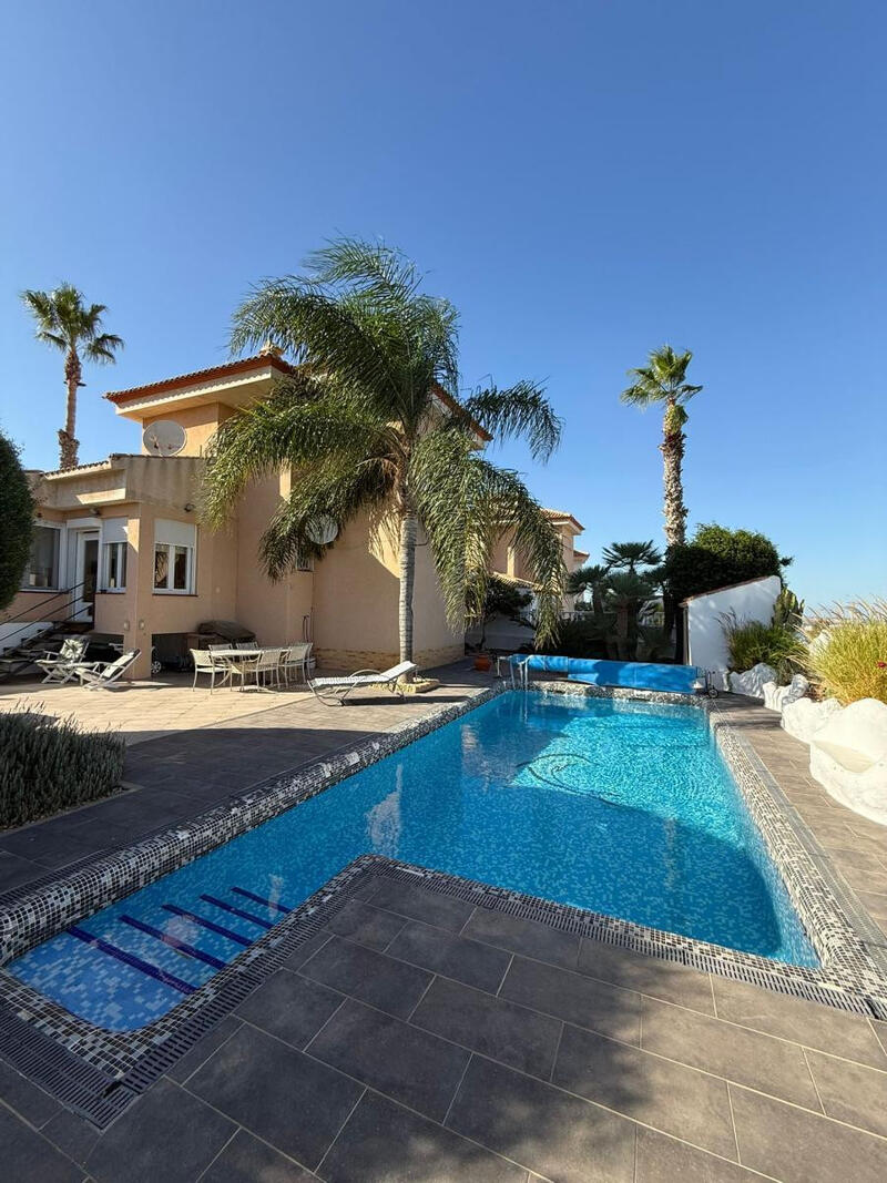 3 спальная комната вилла продается