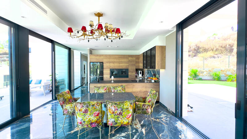 6 bedroom Villa for sale