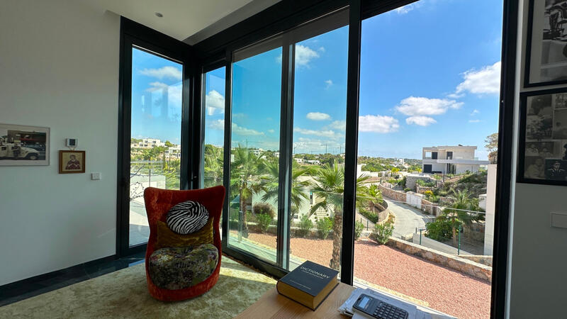 6 bedroom Villa for sale