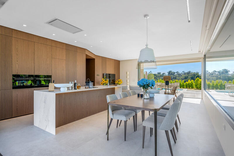 3 спальная комната квартира продается