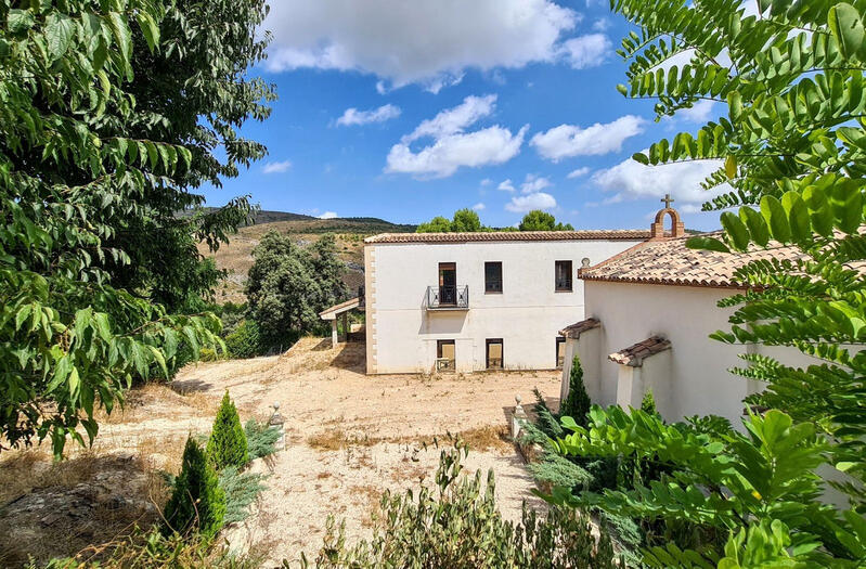 13 soverom Herregård til salgs