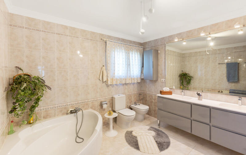 4 спальная комната вилла продается