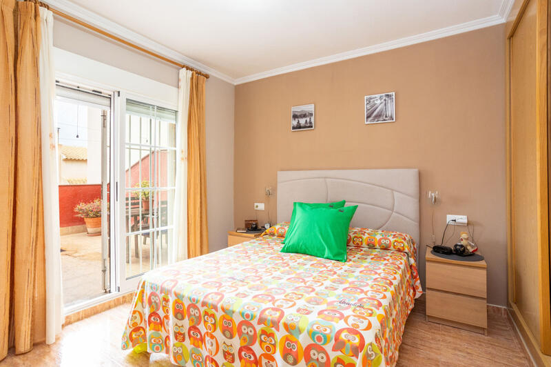 4 bedroom Townhouse for sale