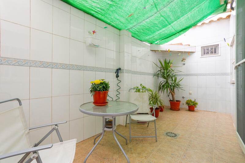 4 bedroom Townhouse for sale